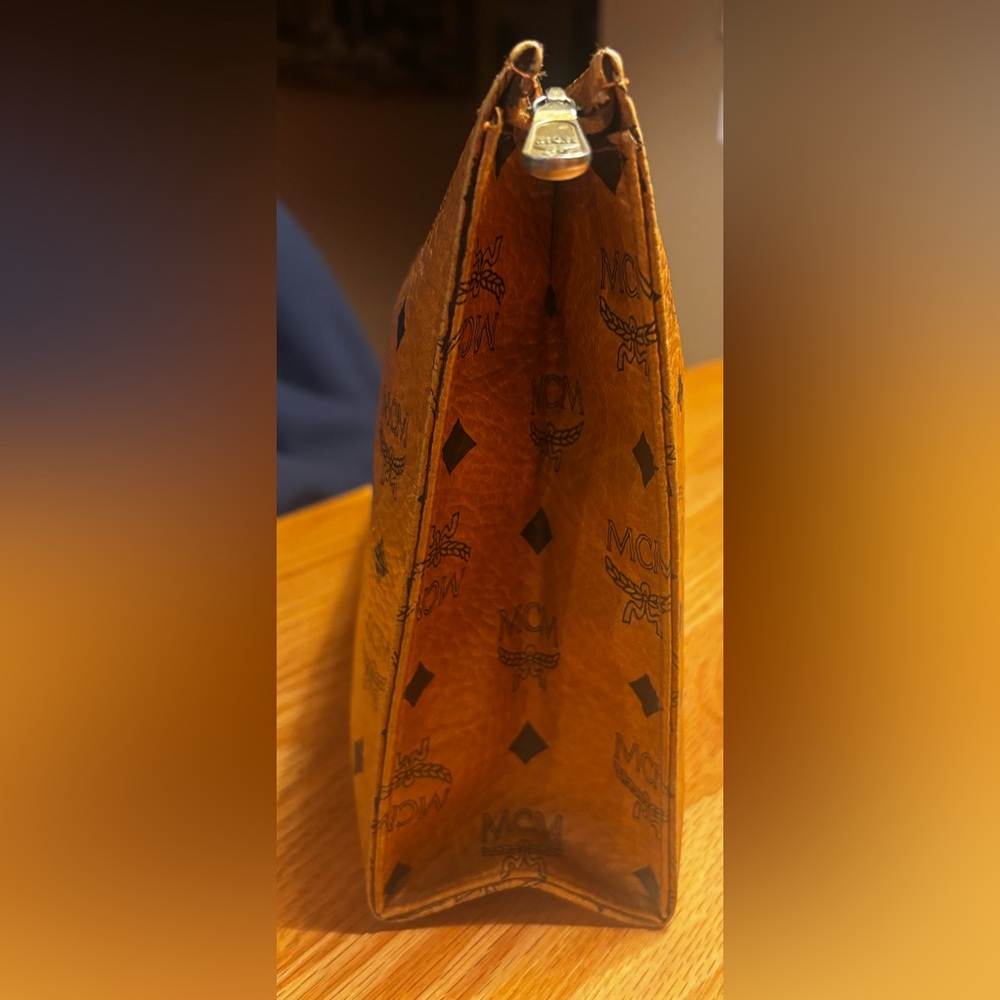 MCM Large Clutch Bag. Excellent condition - Picture 4 of 8